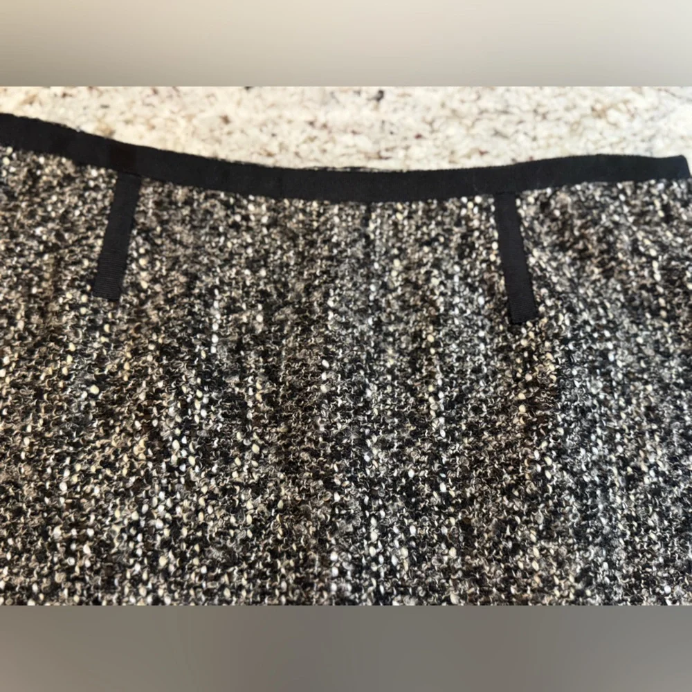 Elegant Black and Gray Tweed Skirt‎